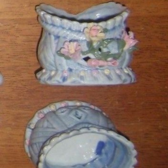 Vintage Raised 3D Flowers Porcelain Decoration